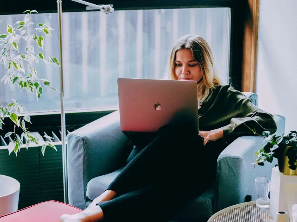 Side-Hustle-How-to-Use-a-Marketing-Strategy-4-1 – Azura Person on laptop working on a side hustle.