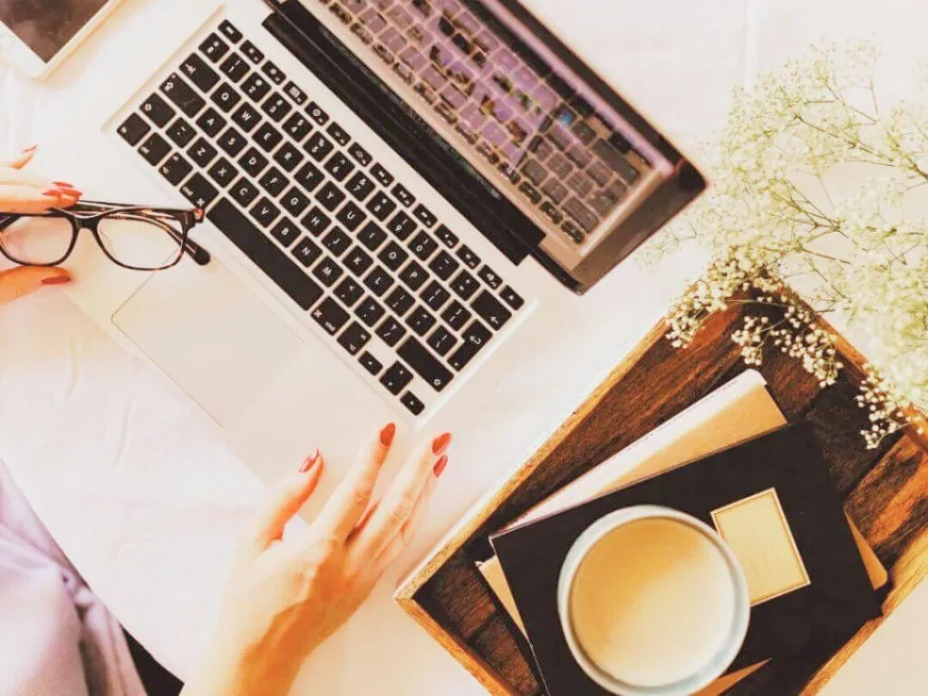 Writing-Magazine-Articles-How-to-Secure-Publishing-3-1 – Azura Person using laptop to write articles.