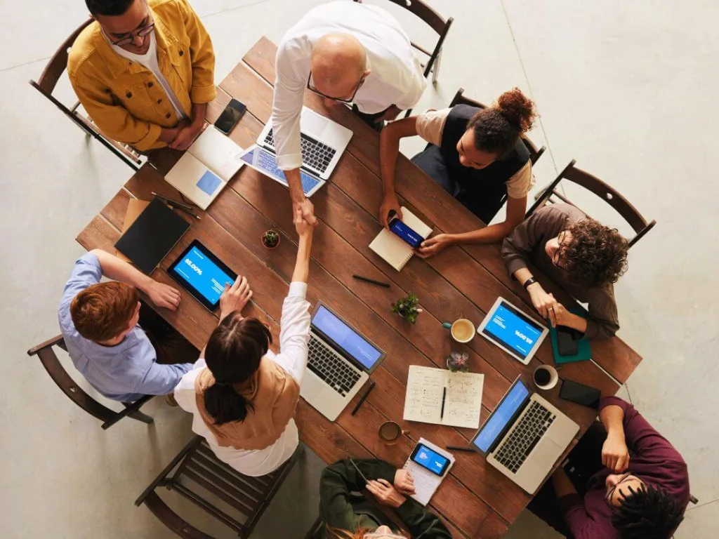 Understanding the Landscape of Workplace Culture How to Meet Employees Expectations 2 1 – Azura Person at work showcasing the landscape of workplace culture.